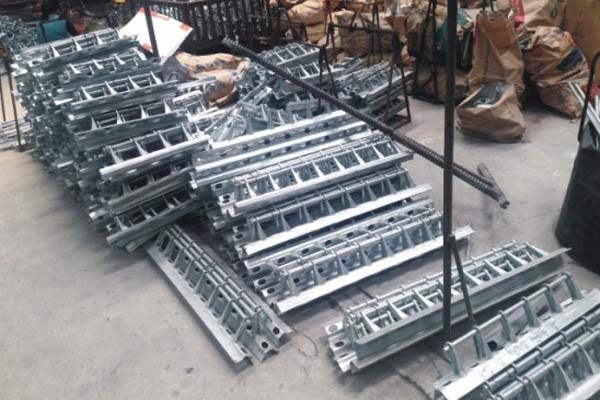 Các loại khung đỡ sứ