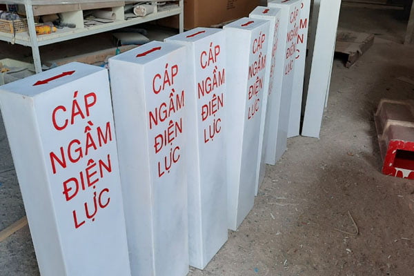 Trụ Cảnh Báo Cáp Ngầm Bằng Nhựa Composite - Không Chân Đế