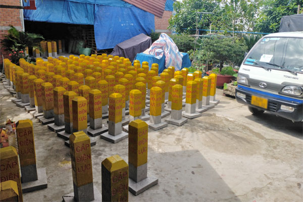 Cột Mốc Cáp Ngầm Bằng Bê Tông (Có Chân Đế)