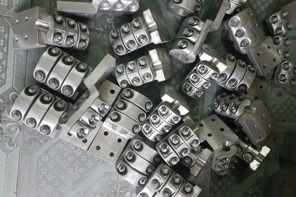 Các loại kẹp cực thiết bị - phụ kiện trạm biến áp
