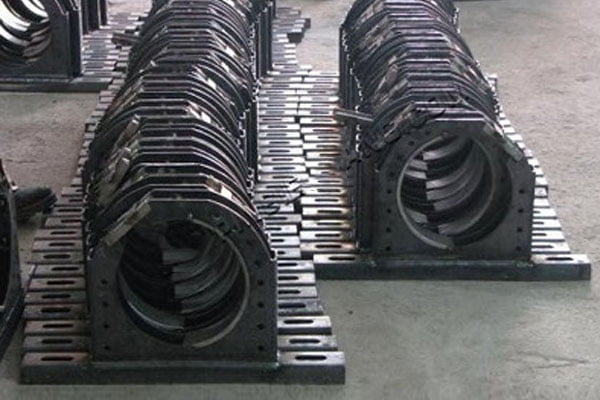 Giá treo cáp chữ D bằng thép mạ kẽm
